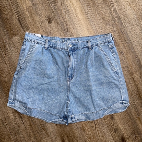 American Eagle • Pleated Denim Mom High Rise Shorts - Picture 2 of 9